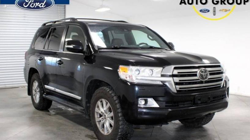 TOYOTA LAND CRUISER 2018 JTMCY7AJXJ4069441 image